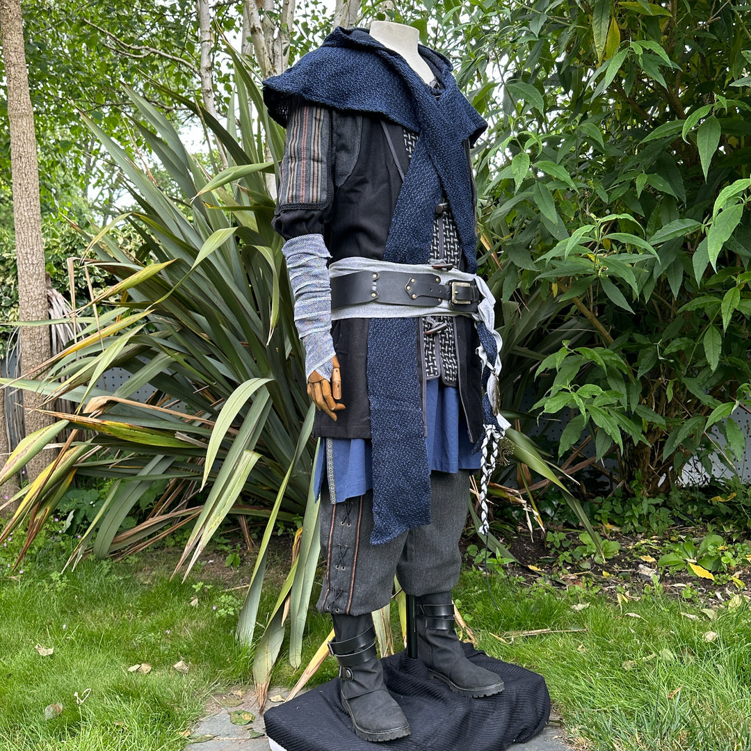 Tenue B du Druide Immortel LARP - 4 pièces ; Veste noire et grise, capuche, brassards, ceinture