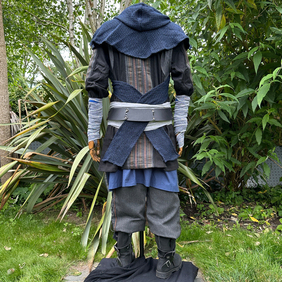 Tenue B du Druide Immortel LARP - 4 pièces ; Veste noire et grise, capuche, brassards, ceinture