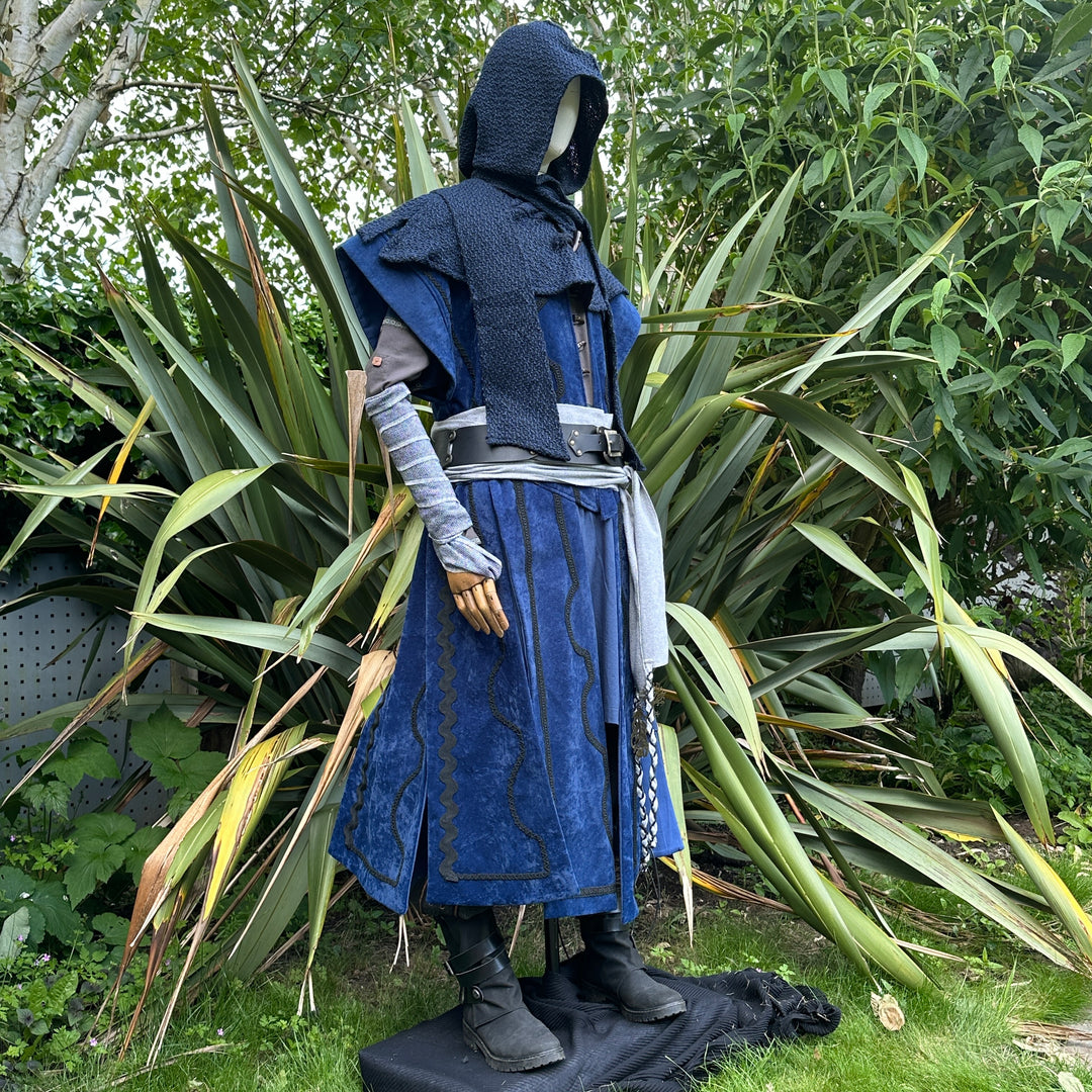 Tenue de LARP Storm Wizard - 5 pièces ; Gilet effet suède bleu, capuche, tunique, brassards, ceinture