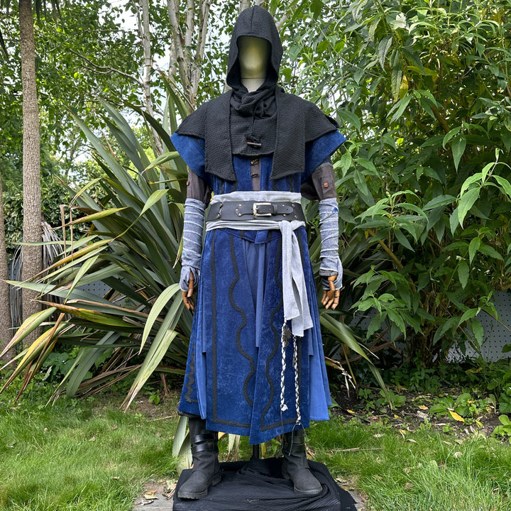 Tenue de LARP Storm Wizard - 5 pièces ; Gilet effet suède bleu, capuche, tunique, brassards, ceinture