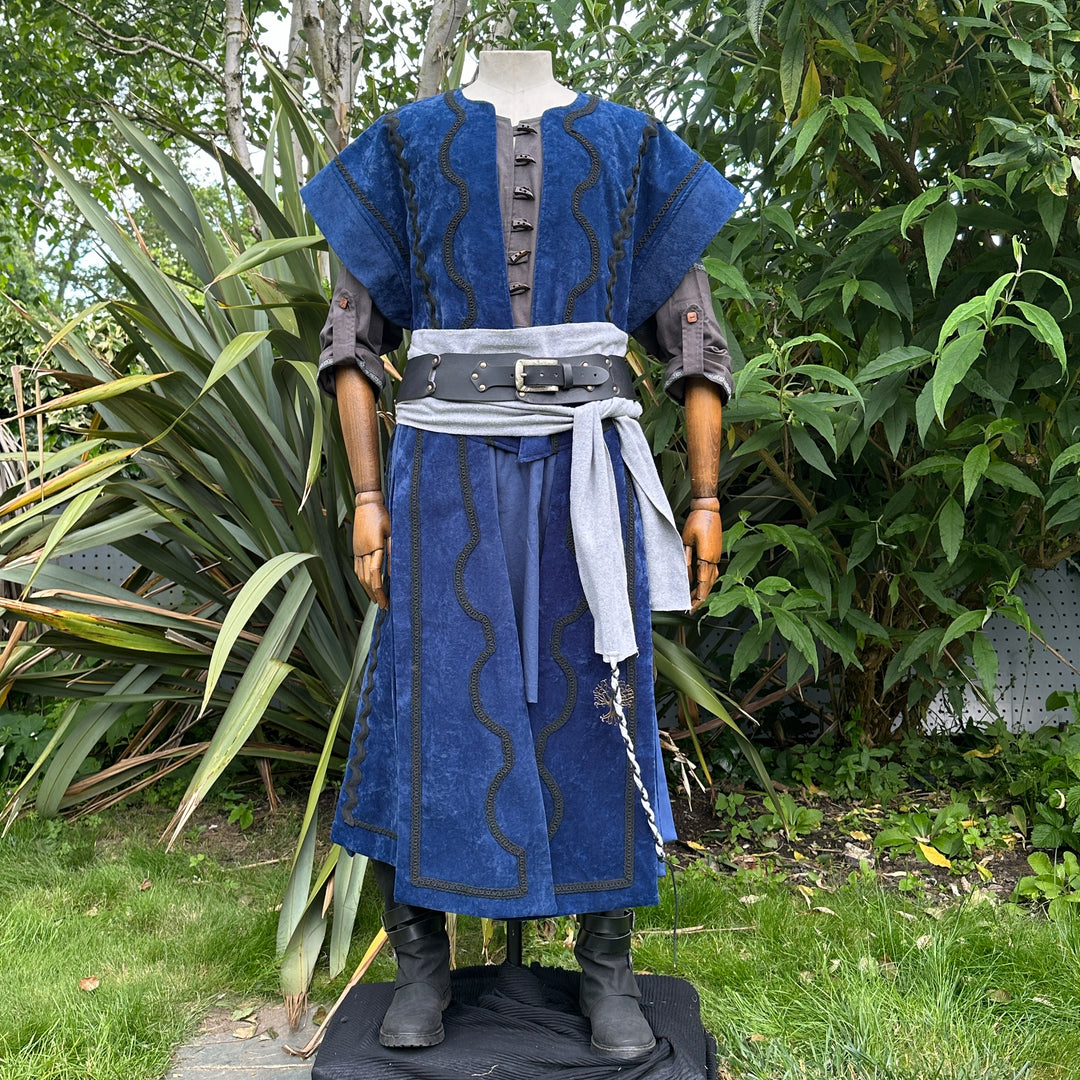 Storm Master LARP-Outfit – 3-teilig: Weste, Tunika und Schärpe mit blauen Einsätzen