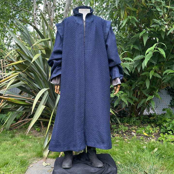 LARP-Outfit „Storm Wizard“ – 5-teilig: Weste in blauer Wildlederoptik, Kapuze, Tunika, Armwickel, Schärpe