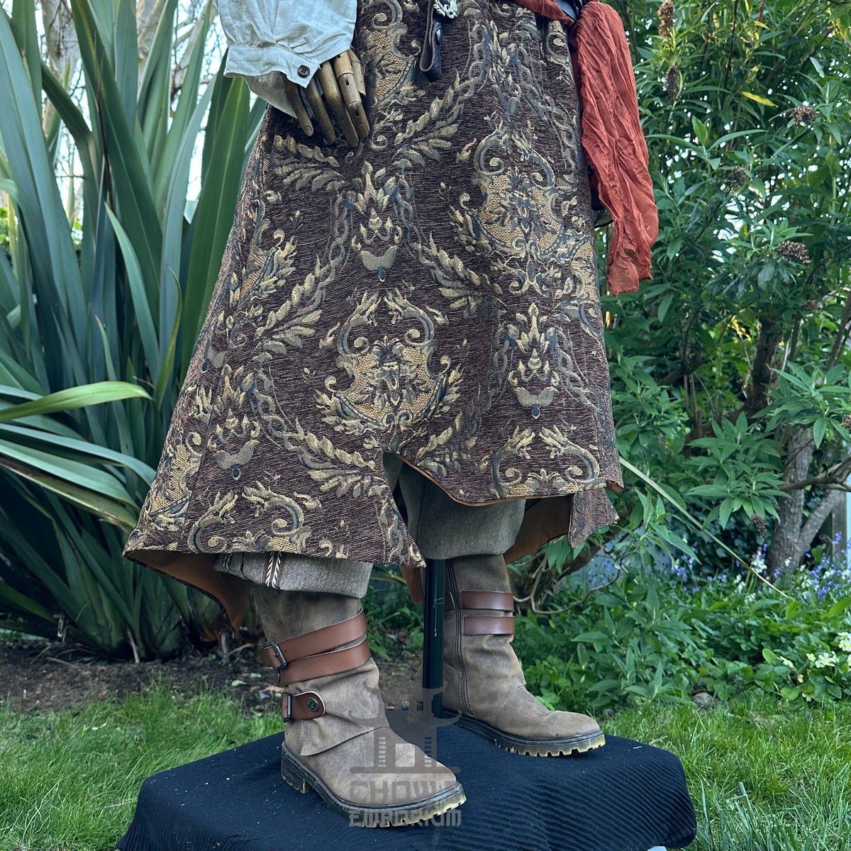 Captain Goldthorn Set, 4+ pieces, Brown & Gold (Waistcoat, Shirt, Sash & Necklace)