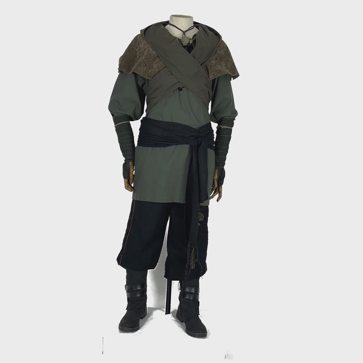 5 Piece Green &amp; Black Outfit (Hood, Arm Wraps, Shirt, Pants, Sash)