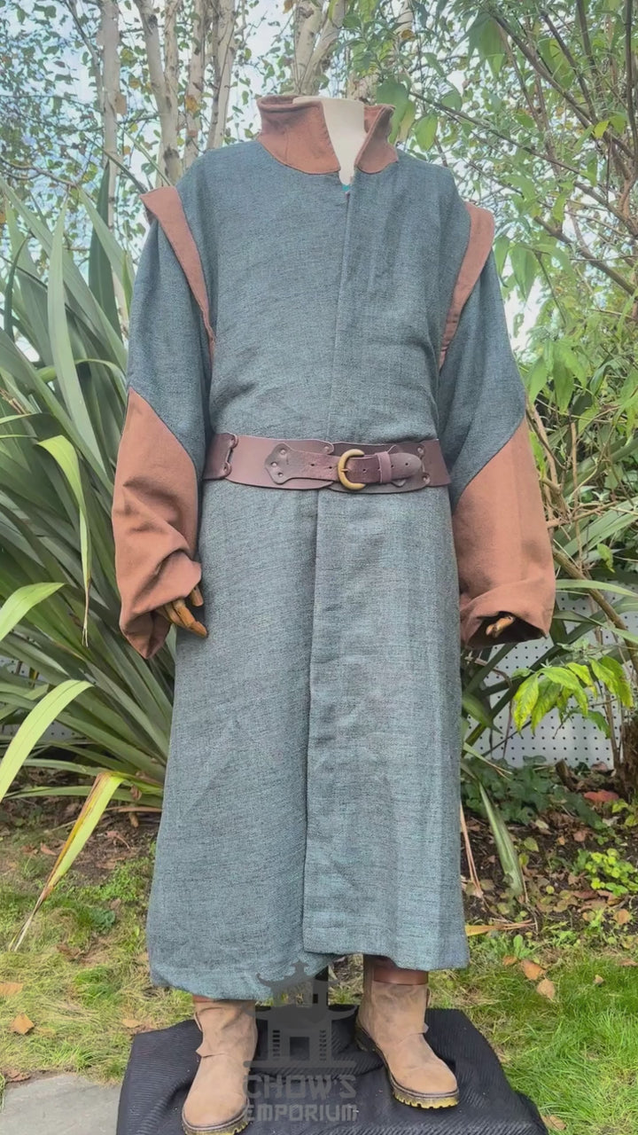 Tenue de LARP Storm Wizard - 5 pièces ; Gilet effet suède bleu, capuche, tunique, brassards, ceinture