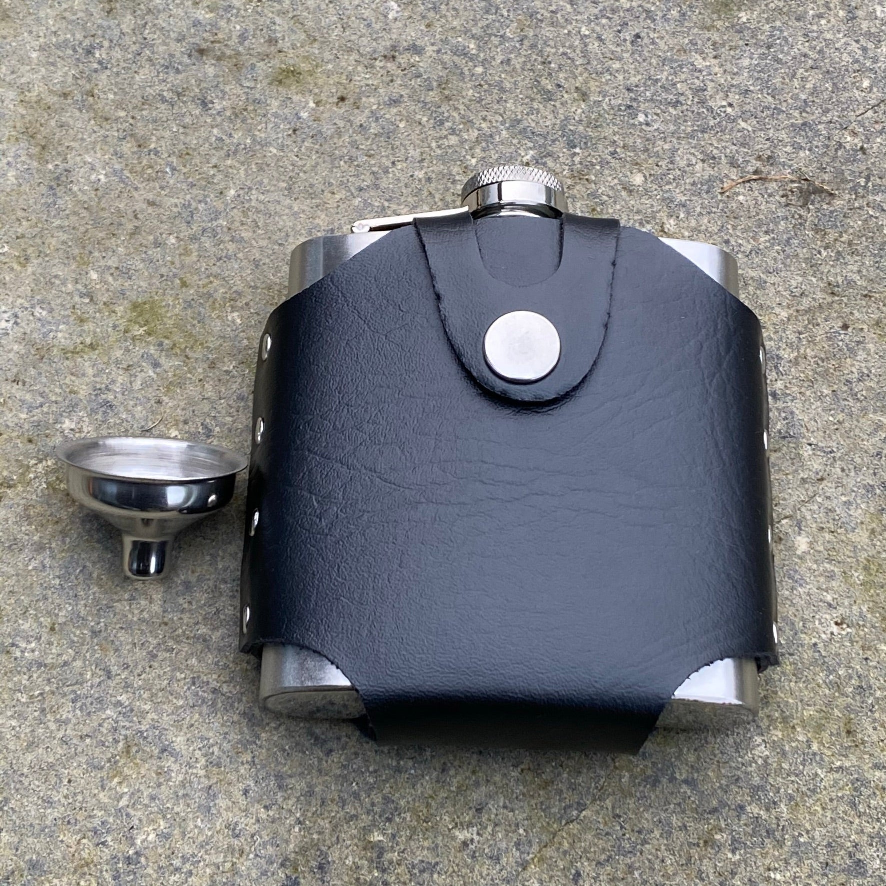 Hip Flask Black with Belt Holder | LARP Belt | From 19.00 Hip Flask Black with Belt Holder | LARP Belt | From 19.00