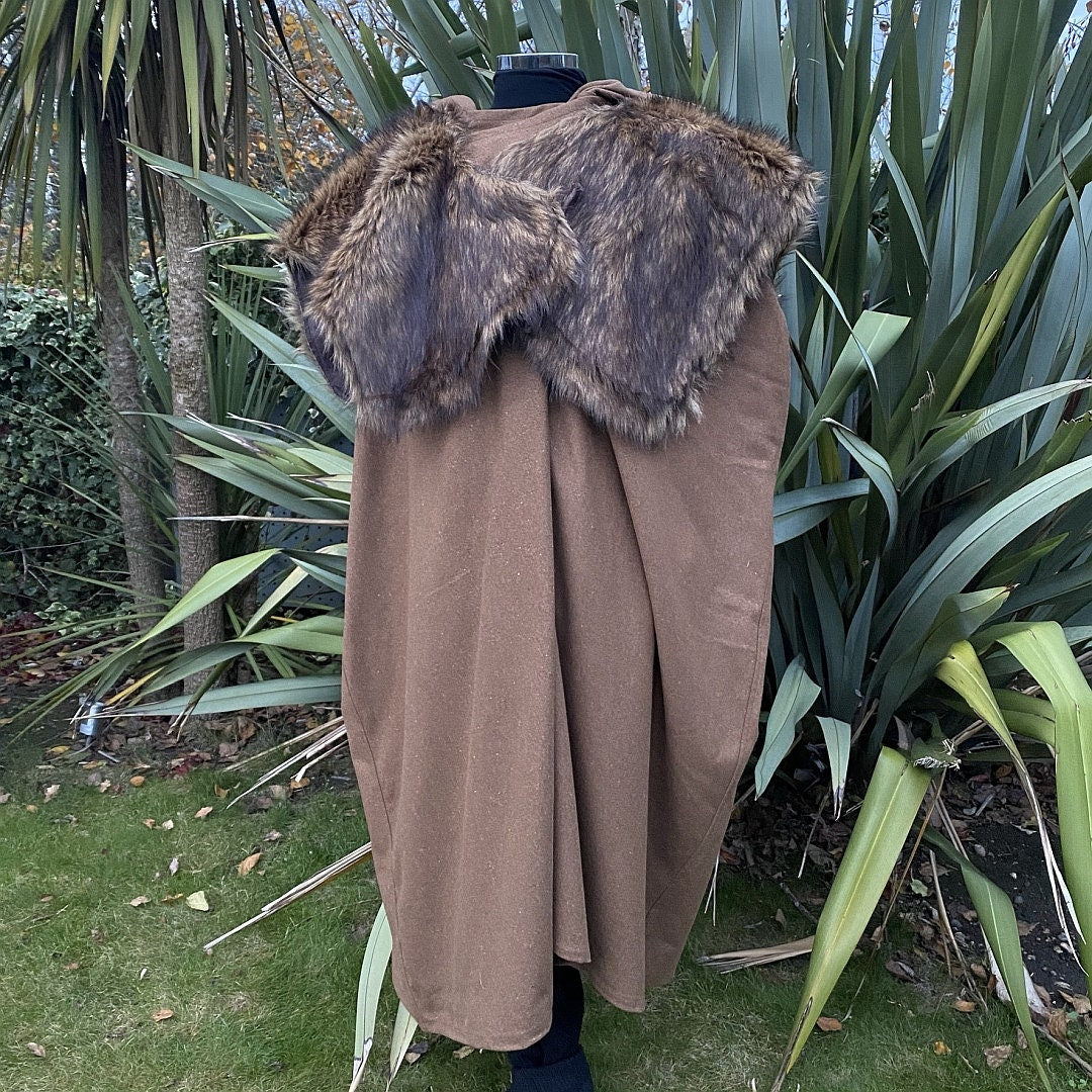 Brown LARP cloak with fur mantle, detail shot of clasp and trim.