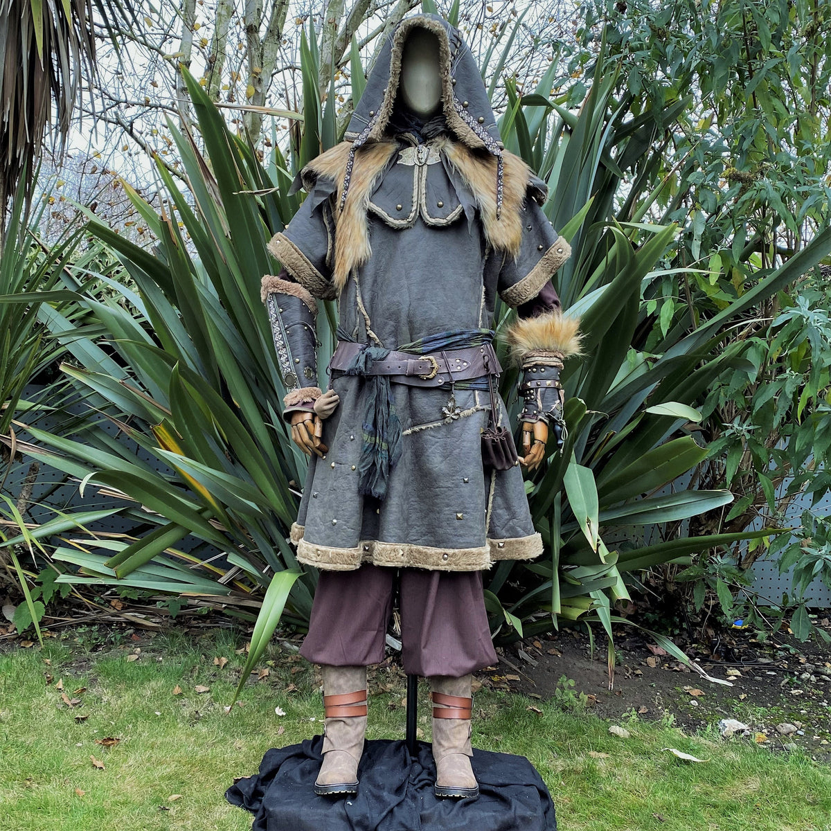 Mannequin in medieval LARP armor with fur-trimmed hood, front.
