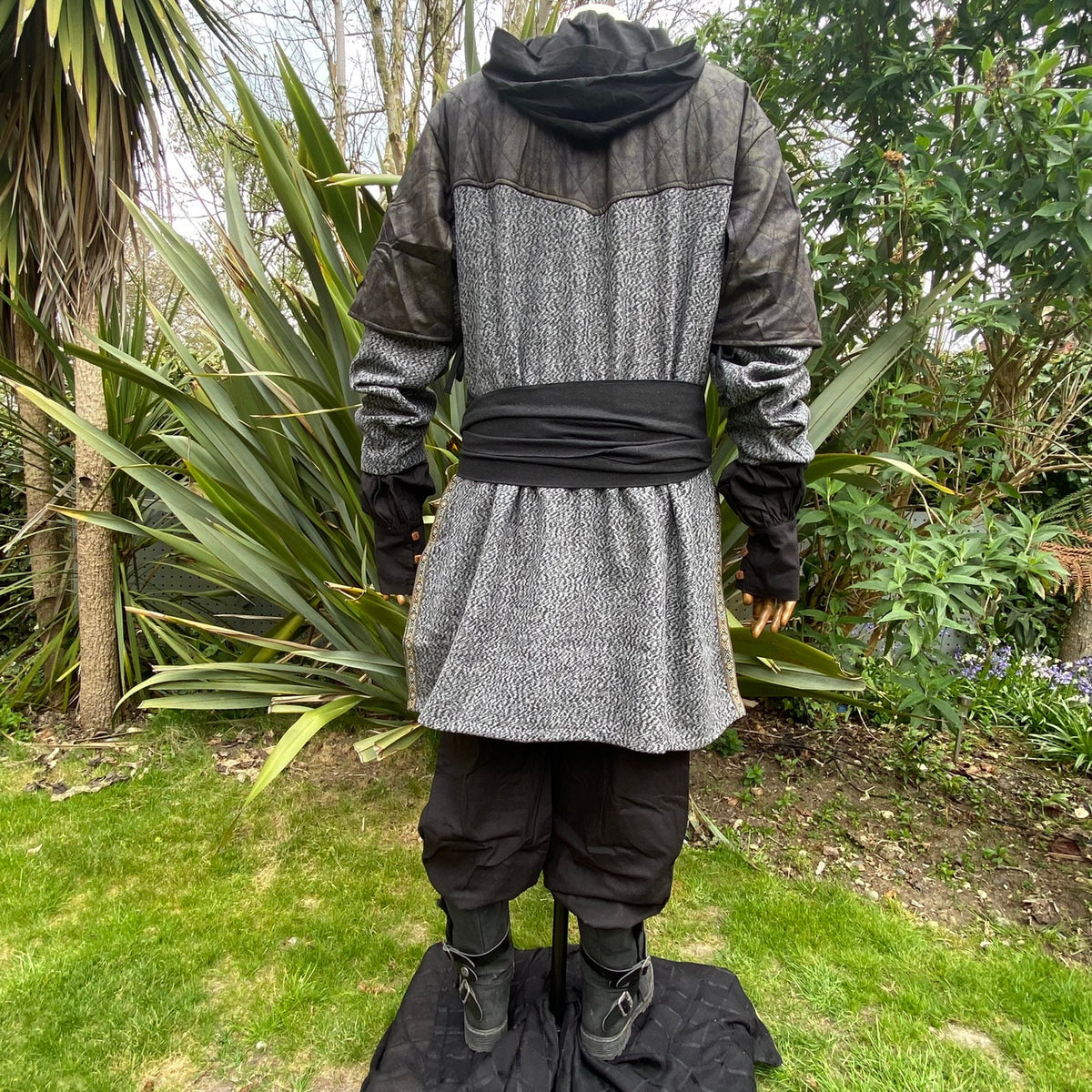 Rear view of black wool LARP sash over medieval-style tunic.