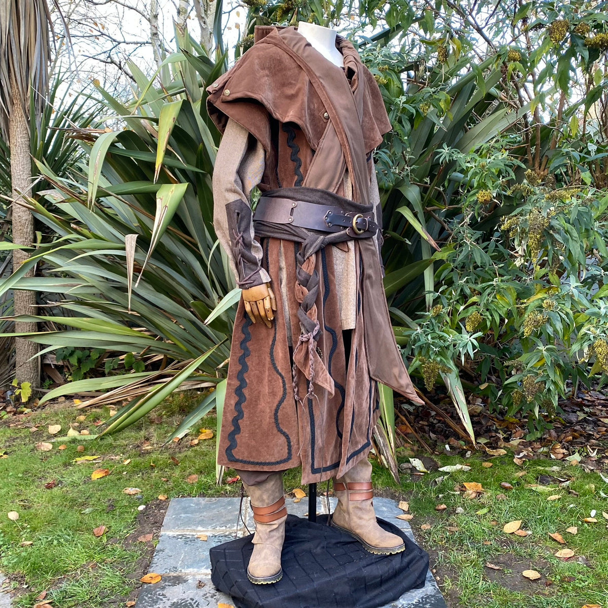 Mannequin in medieval LARP outfit with brown belt and sash set.
