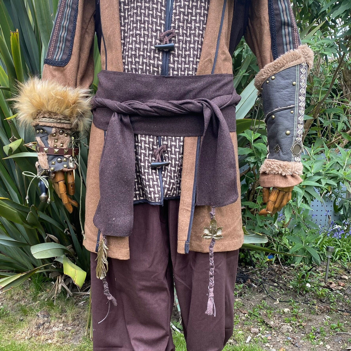 Brown wool LARP sash on medieval outfit with fur and leather details.