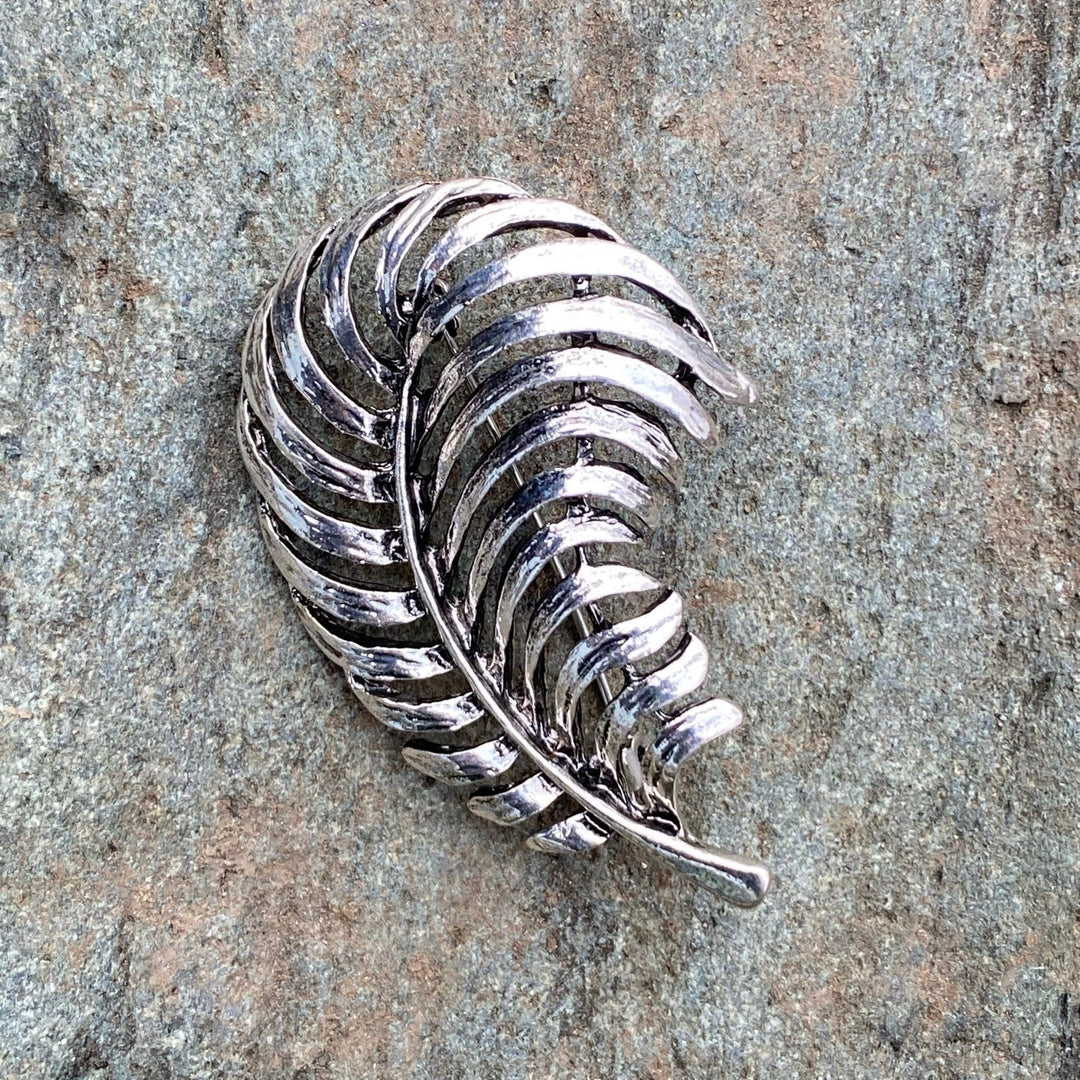 Brooch, Stylised Fern, Pin, House Sigil, Dark Silver LARP Accessory, for Cosplay, Renaissance Faire, Vikings, Medieval History Costumes - Chows Emporium Ltd
