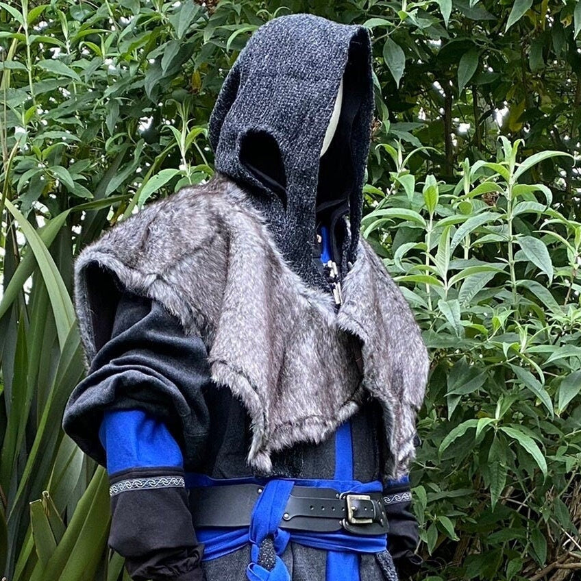 LARP medieval grey hooded mantle and cloak with faux fur, side view.