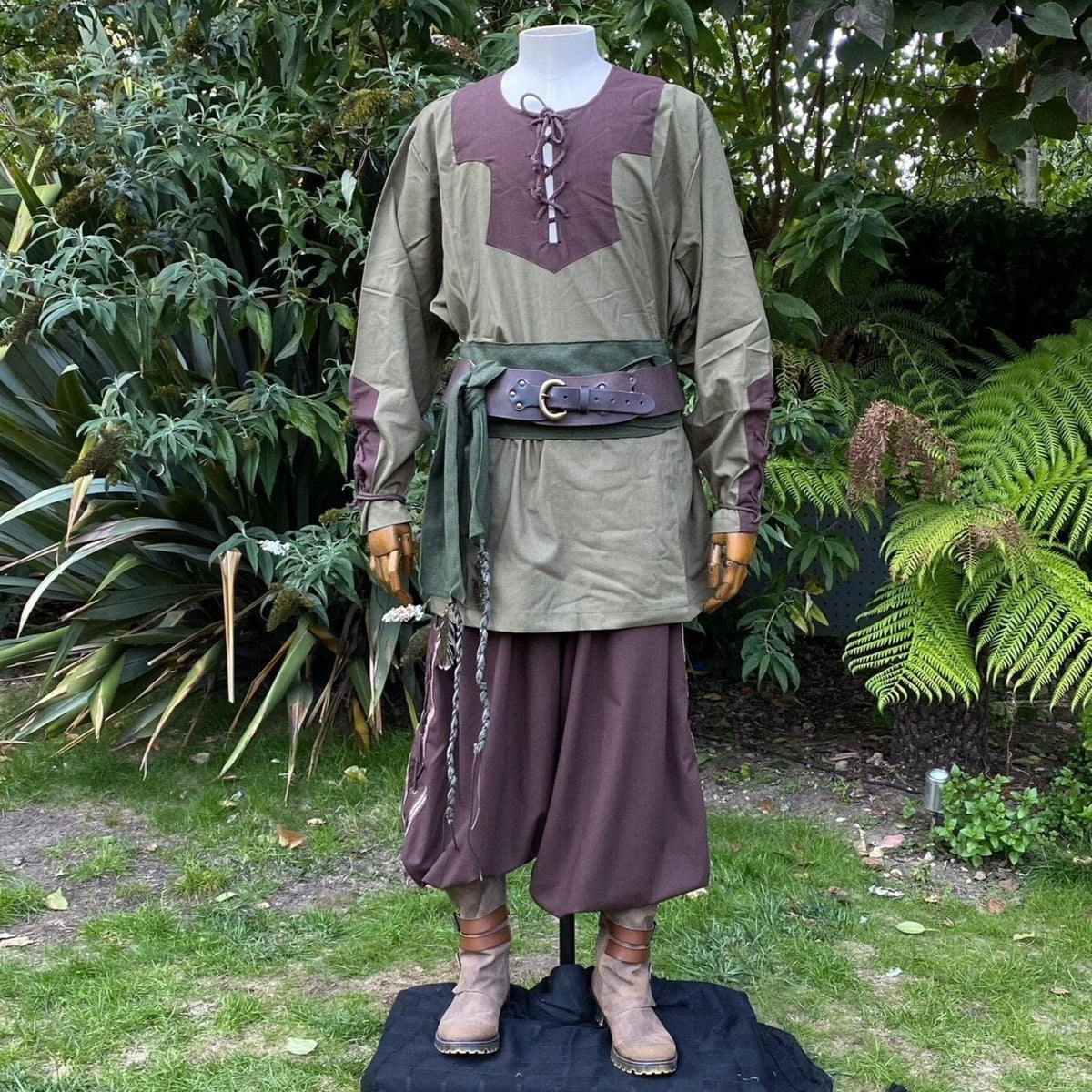 LARP green tunic and brown pants outfit with sash.